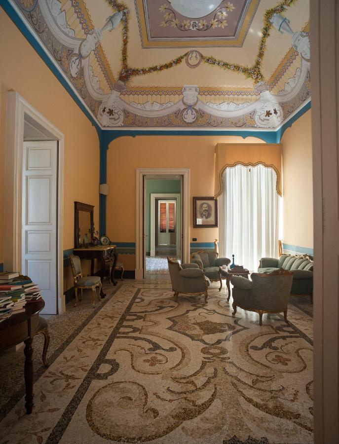 Palazzo Francesco Grassi Bed & Breakfast Aradeo Ngoại thất bức ảnh